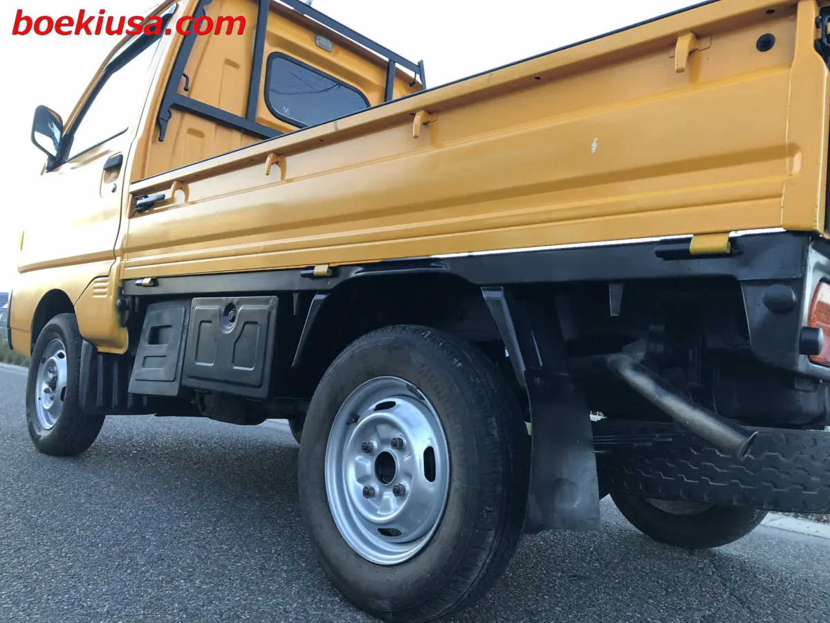 1993 Mitsubishi Minicab 4x4, a yellow ii Kei Truck, for sale at Boeki USA in Paterson, NJ (photo 5 of 20)