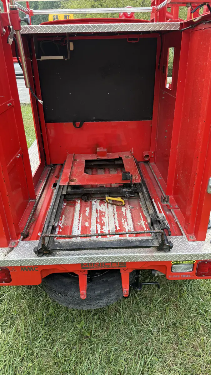 1993 Mitsubishi Minicab Fire Truck, a red Kei Truck, for sale at Mars Mini Trucks in Mars Hill, NC (photo 6 of 15)