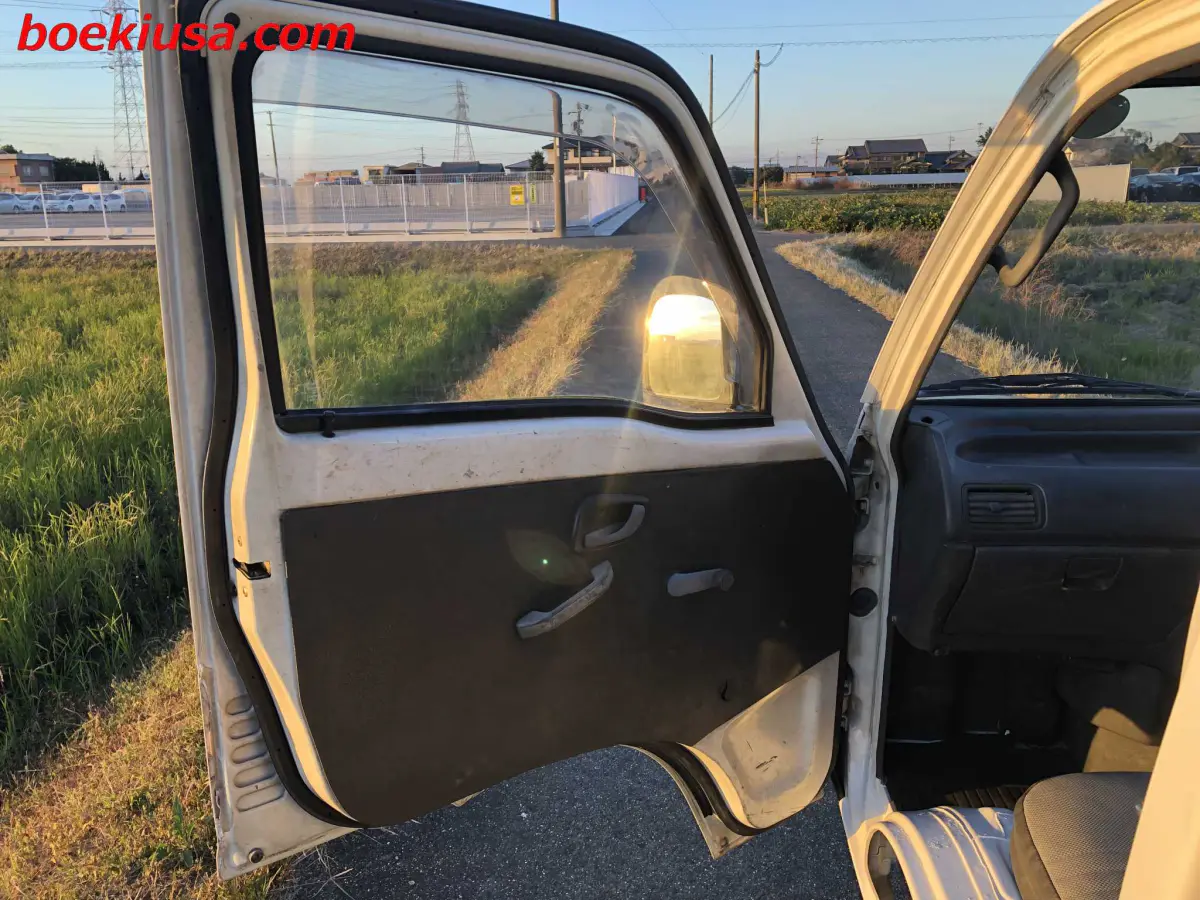 1993 Suzuki Carry Dump 4x4, a white Kei Truck, for sale at Boeki USA in Paterson, NJ (photo 6 of 20)