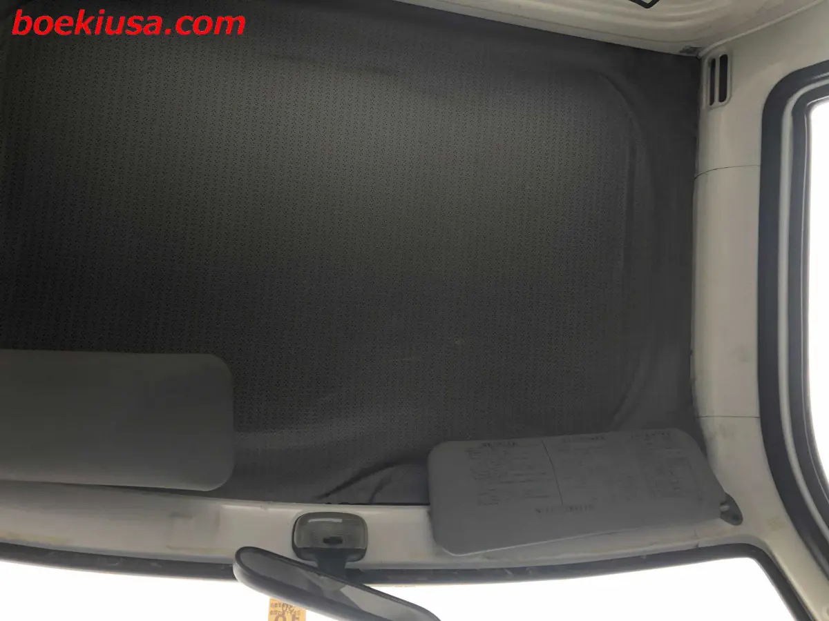 1994 Daihatsu Hijet 4x4, a white Kei Truck, for sale at Boeki USA in Paterson, NJ (photo 11 of 20)