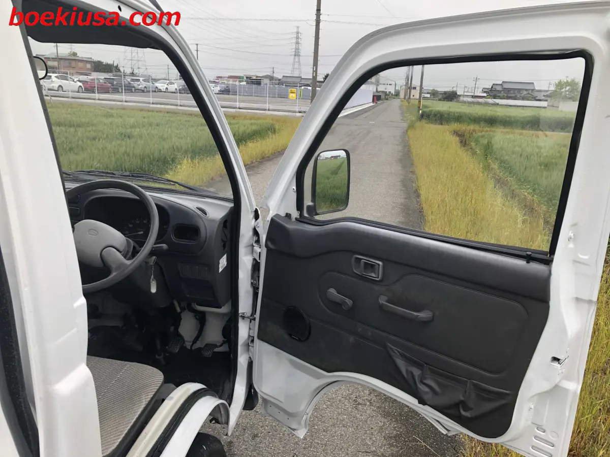 1994 Daihatsu Hijet 4x4, a white Kei Truck, for sale at Boeki USA in Paterson, NJ (photo 12 of 20)