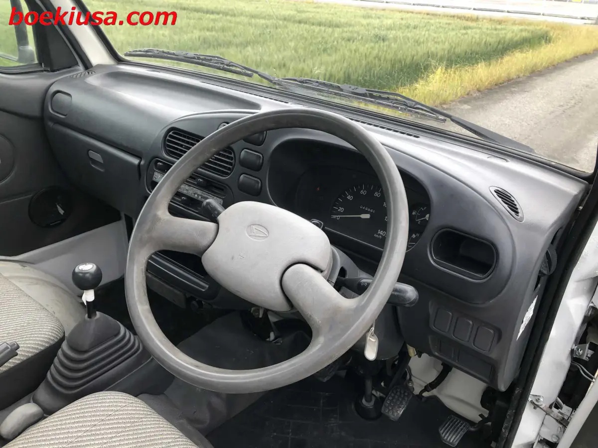 1994 Daihatsu Hijet 4x4, a white Kei Truck, for sale at Boeki USA in Paterson, NJ (photo 13 of 20)