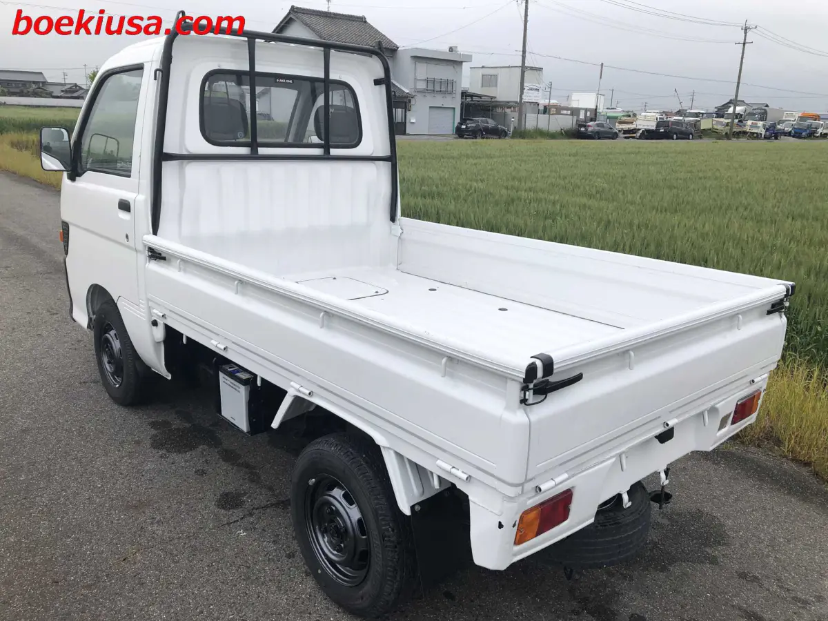 1994 Daihatsu Hijet 4x4, a white Kei Truck, for sale at Boeki USA in Paterson, NJ (photo 3 of 20)