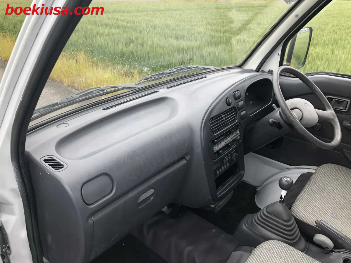 1994 Daihatsu Hijet 4x4, a white Kei Truck, for sale at Boeki USA in Paterson, NJ (photo 9 of 20)