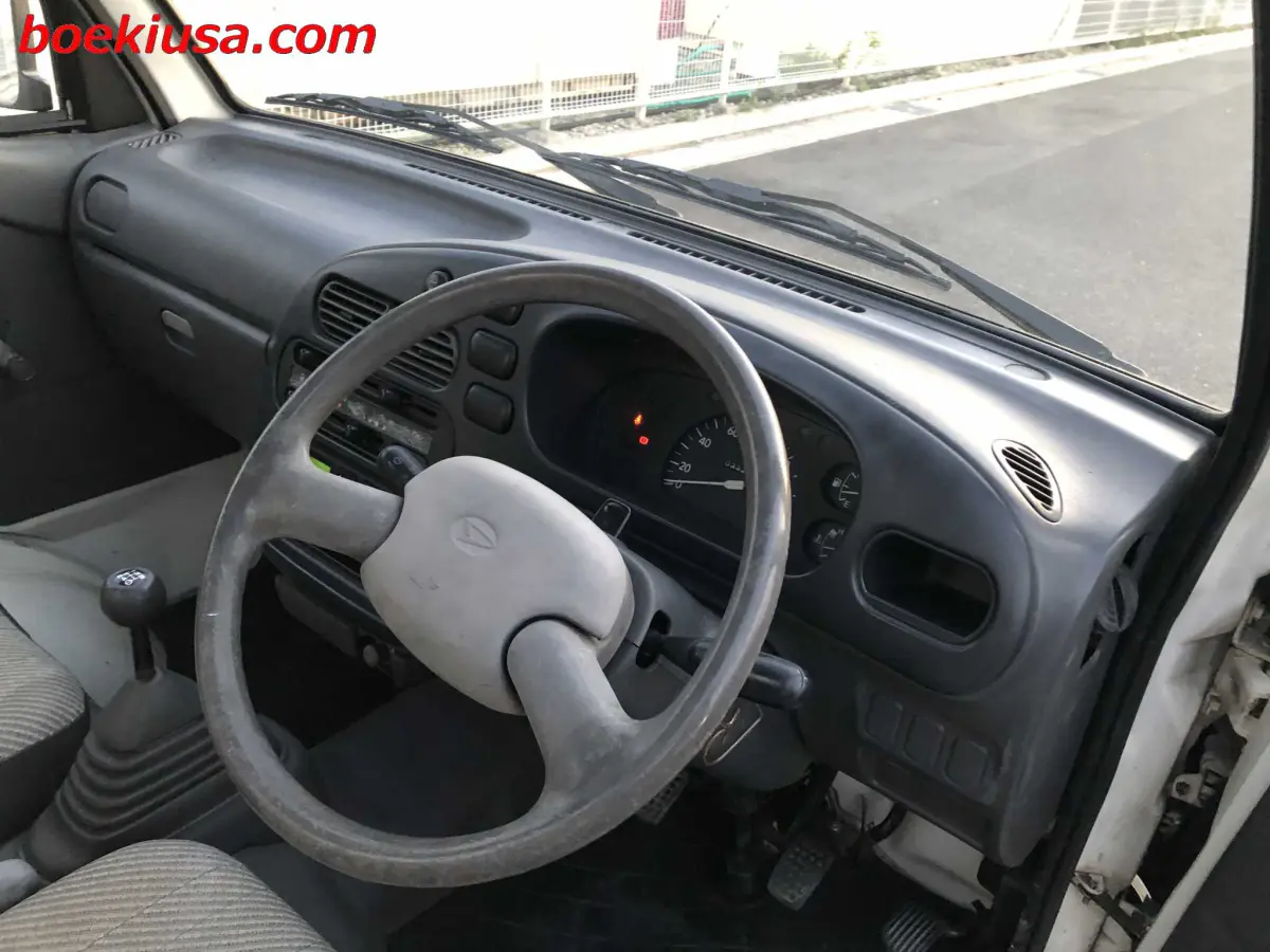 1994 Daihatsu Hijet 4x4, a white Kei Truck, for sale at Boeki USA in Paterson, NJ (photo 12 of 19)