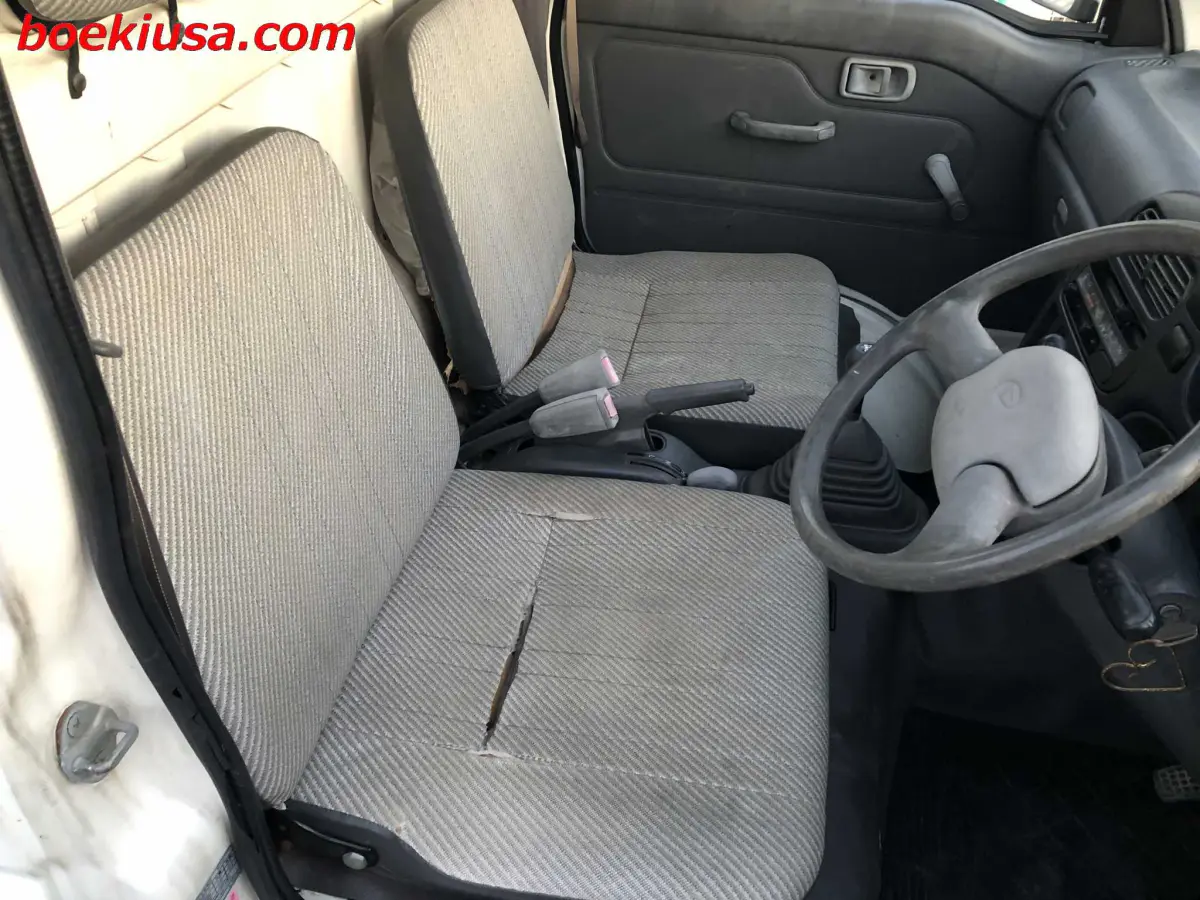 1994 Daihatsu Hijet 4x4, a white Kei Truck, for sale at Boeki USA in Paterson, NJ (photo 13 of 19)