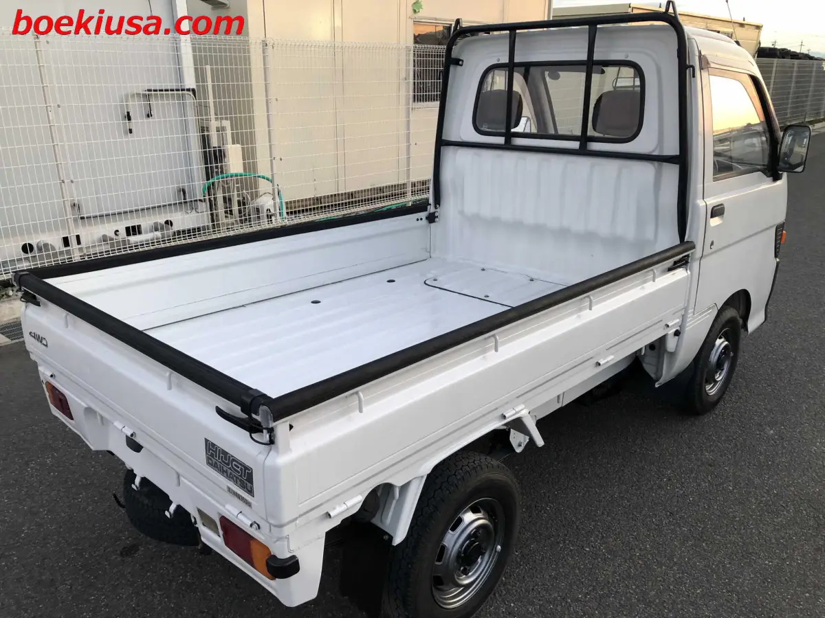 1994 Daihatsu Hijet 4x4, a white Kei Truck, for sale at Boeki USA in Paterson, NJ (photo 4 of 19)