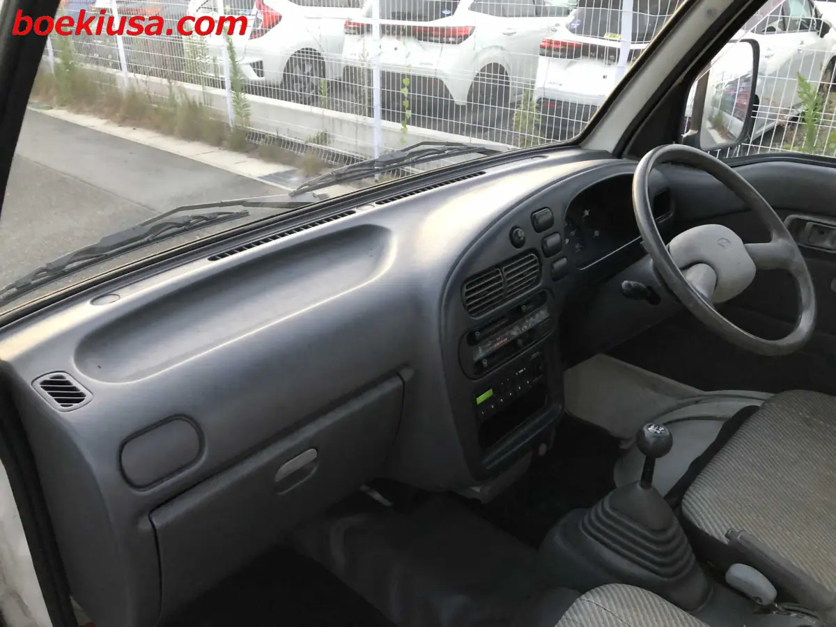 1994 Daihatsu Hijet 4x4, a white Kei Truck, for sale at Boeki USA in Paterson, NJ (photo 8 of 19)