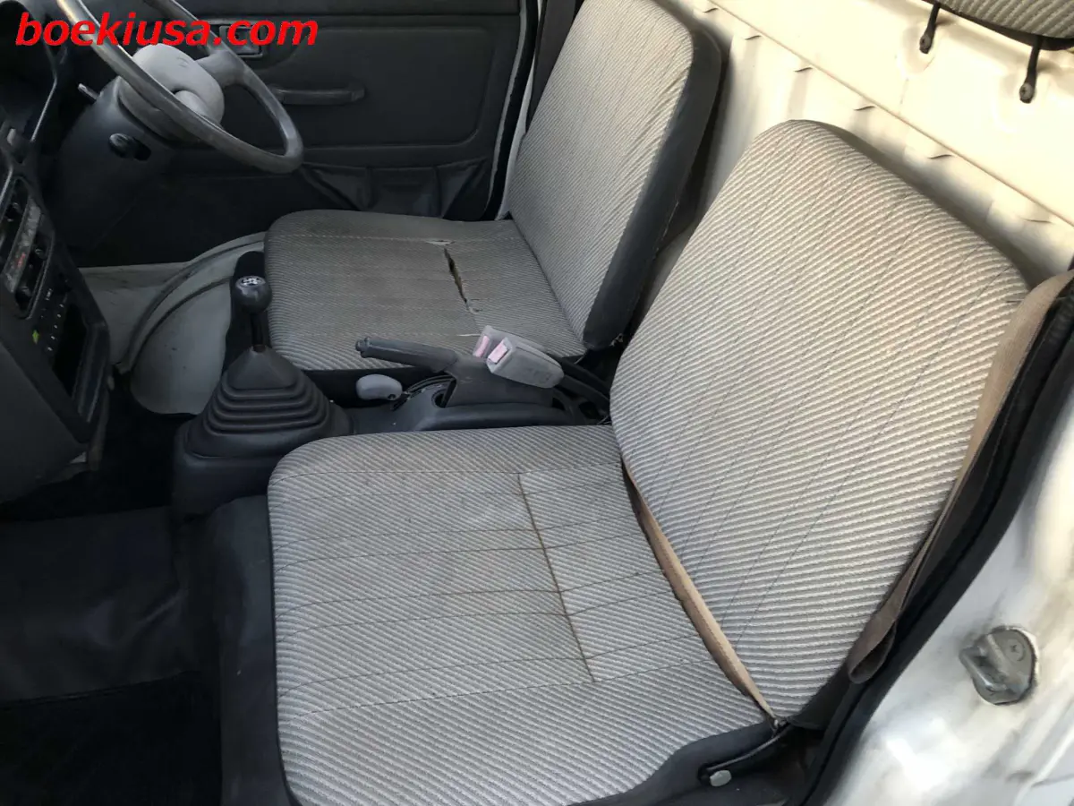 1994 Daihatsu Hijet 4x4, a white Kei Truck, for sale at Boeki USA in Paterson, NJ (photo 9 of 19)