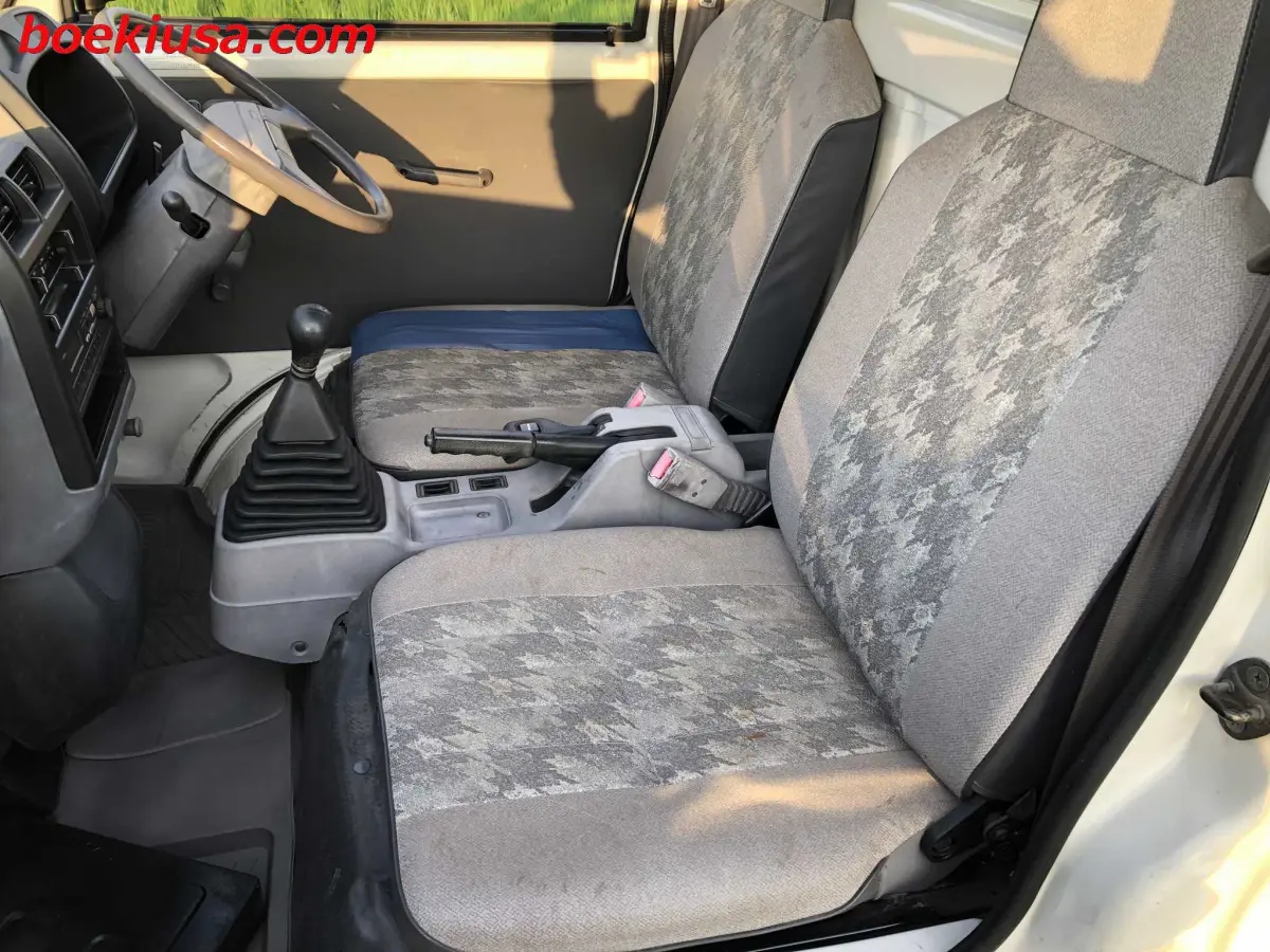 1994 Mitsubishi Minicab 4x4, a white Kei Truck, for sale at Boeki USA in Paterson, NJ (photo 10 of 20)
