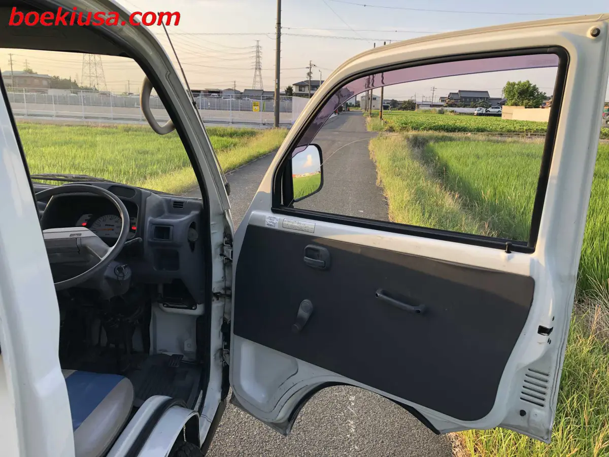 1994 Mitsubishi Minicab 4x4, a white Kei Truck, for sale at Boeki USA in Paterson, NJ (photo 12 of 20)