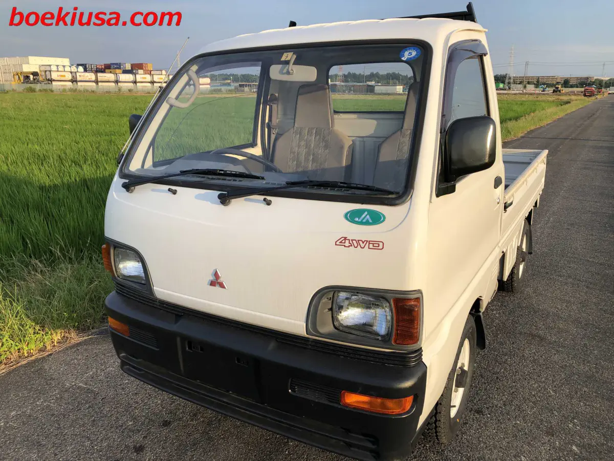 1994 Mitsubishi Minicab 4x4, a white Kei Truck, for sale at Boeki USA in Paterson, NJ (photo 2 of 20)