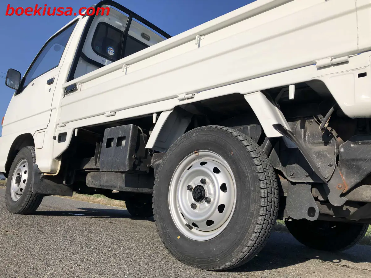 1994 Subaru Sambar 4x4, a white Kei Truck, for sale at Boeki USA in Paterson, NJ (photo 5 of 20)