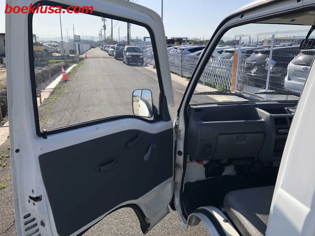 1994 Subaru Sambar 4x4, a white Kei Truck, for sale at Boeki USA in Paterson, NJ (photo 8 of 20)