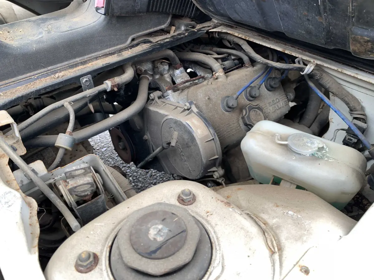 1994 Suzuki Carry, 4WD, a Kei Truck, for sale at Sunshine Imports in Austin, TX (photo 11 of 13)