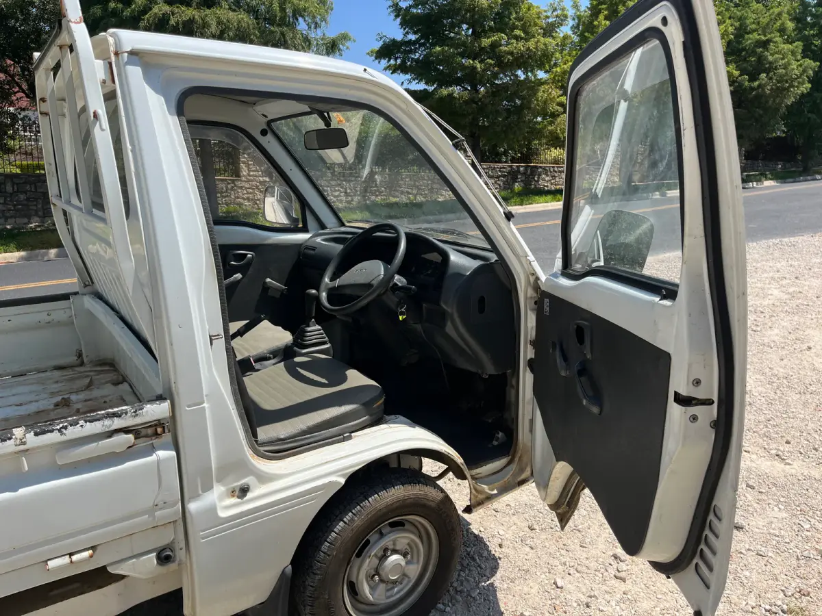1994 Suzuki Carry, 4WD, a Kei Truck, for sale at Sunshine Imports in Austin, TX (photo 6 of 13)