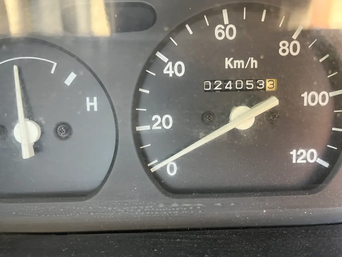1994 Suzuki Carry, 4WD, a Kei Truck, for sale at Sunshine Imports in Austin, TX (photo 9 of 13)