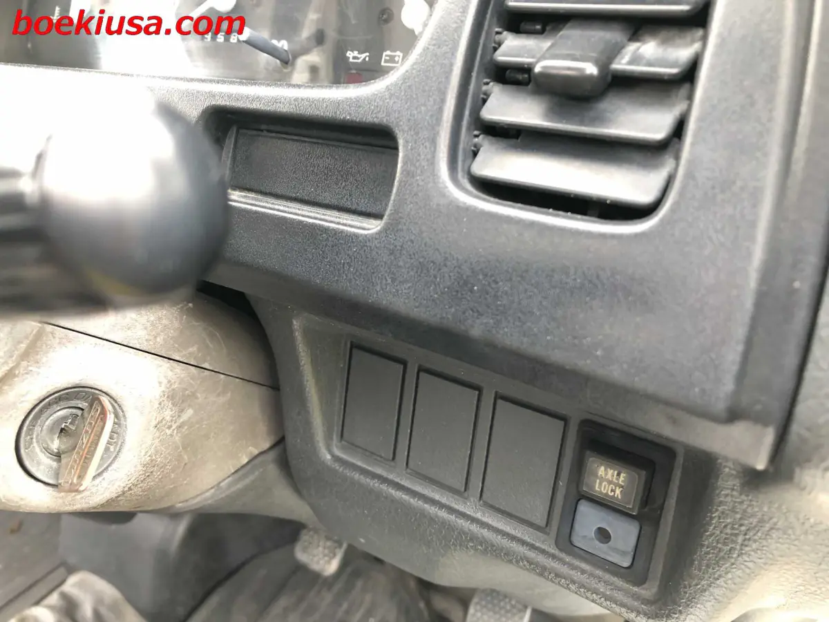 1994 Suzuki Carry 4x4, a white Kei Truck, for sale at Boeki USA in Paterson, NJ (photo 16 of 20)