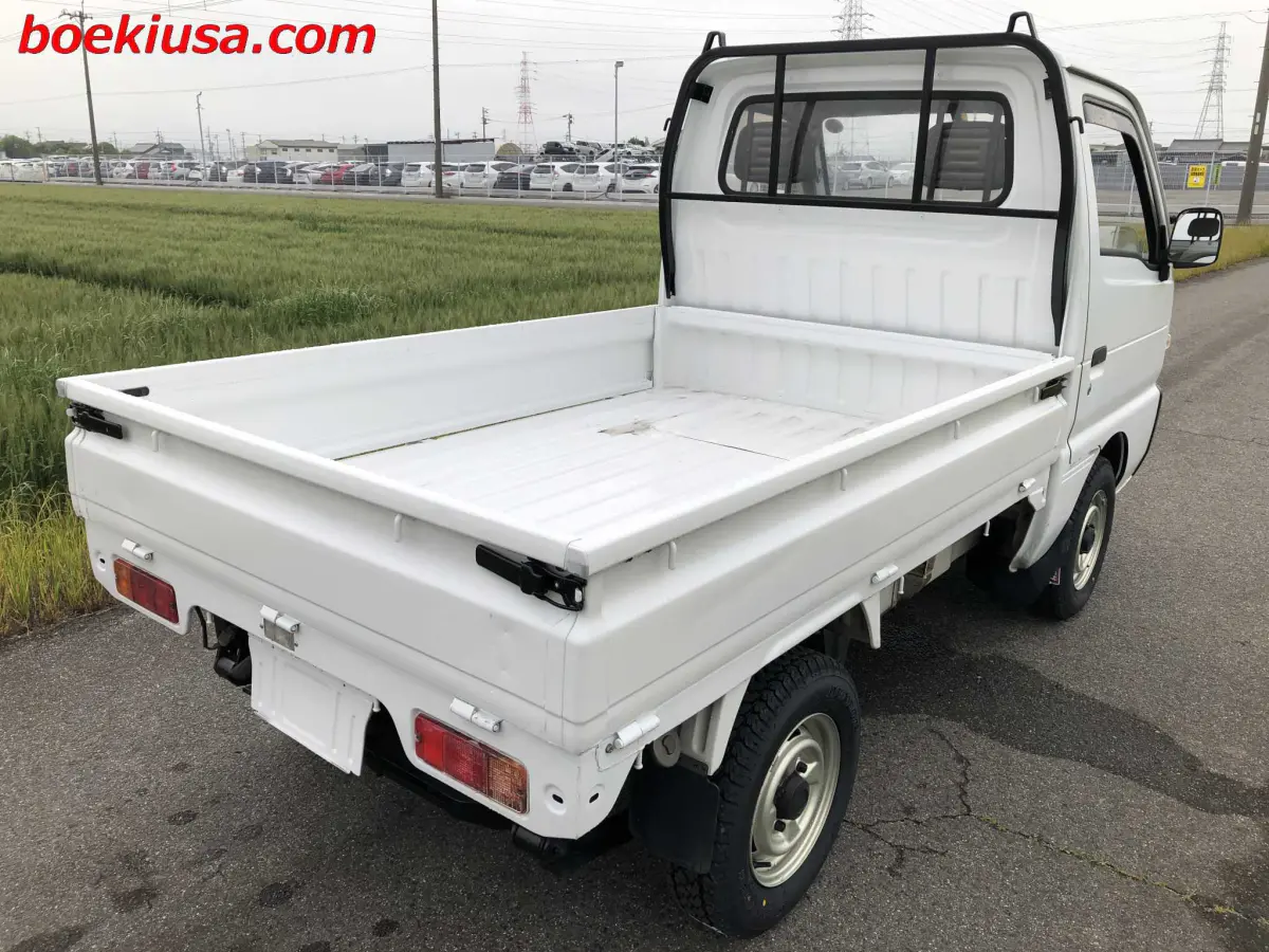 1994 Suzuki Carry 4x4, a white Kei Truck, for sale at Boeki USA in Paterson, NJ (photo 4 of 20)
