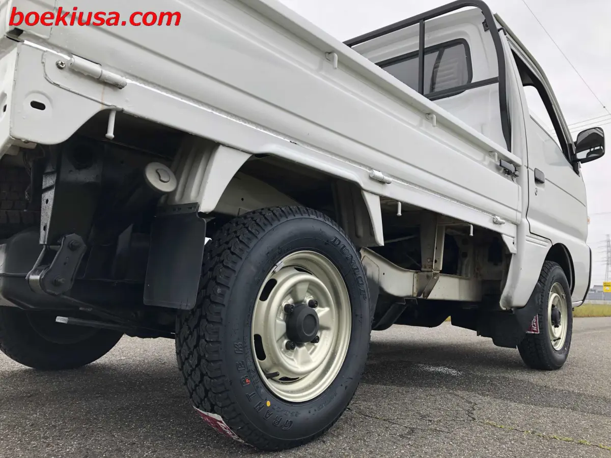 1994 Suzuki Carry 4x4, a white Kei Truck, for sale at Boeki USA in Paterson, NJ (photo 6 of 20)