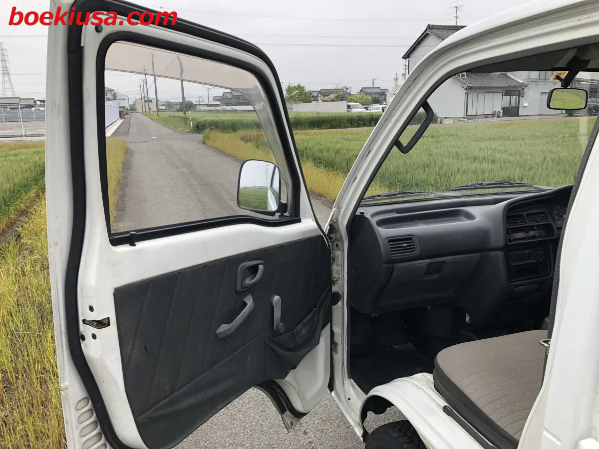 1994 Suzuki Carry 4x4, a white Kei Truck, for sale at Boeki USA in Paterson, NJ (photo 8 of 20)