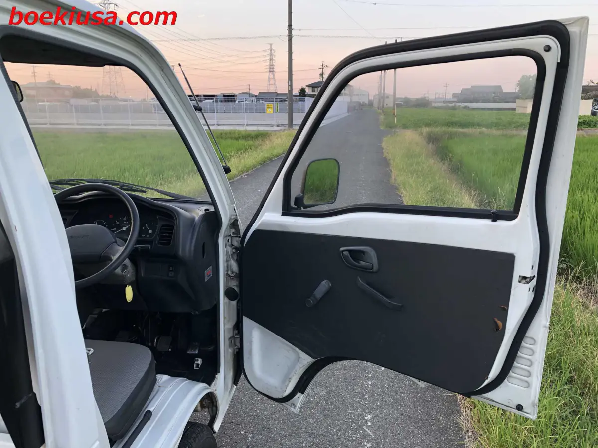 1994 Suzuki Carry 4x4, a white Kei Truck, for sale at Boeki USA in Paterson, NJ (photo 12 of 20)