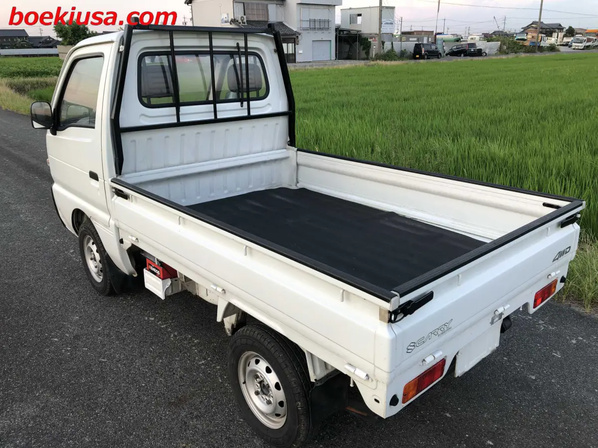 1994 Suzuki Carry 4x4, a white Kei Truck, for sale at Boeki USA in Paterson, NJ (photo 3 of 20)