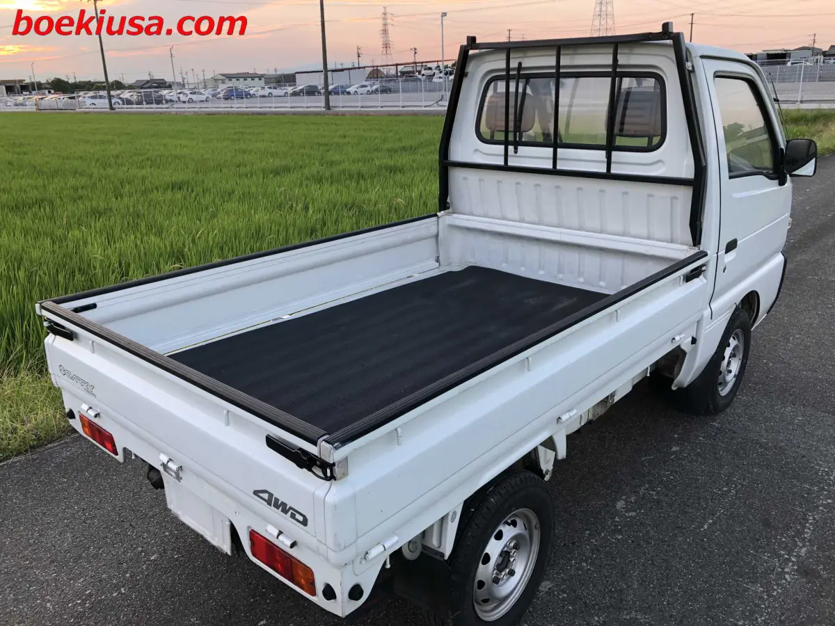 1994 Suzuki Carry 4x4, a white Kei Truck, for sale at Boeki USA in Paterson, NJ (photo 4 of 20)