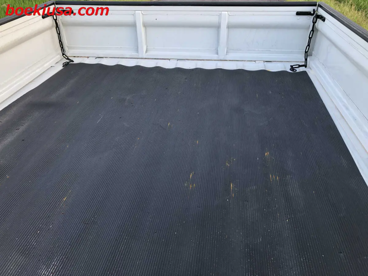 1994 Suzuki Carry 4x4, a white Kei Truck, for sale at Boeki USA in Paterson, NJ (photo 7 of 20)