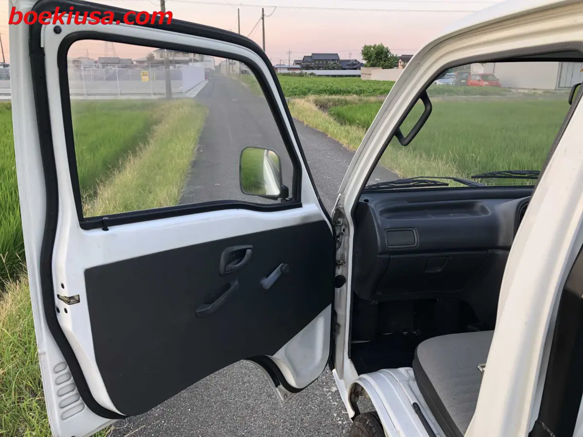 1994 Suzuki Carry 4x4, a white Kei Truck, for sale at Boeki USA in Paterson, NJ (photo 8 of 20)