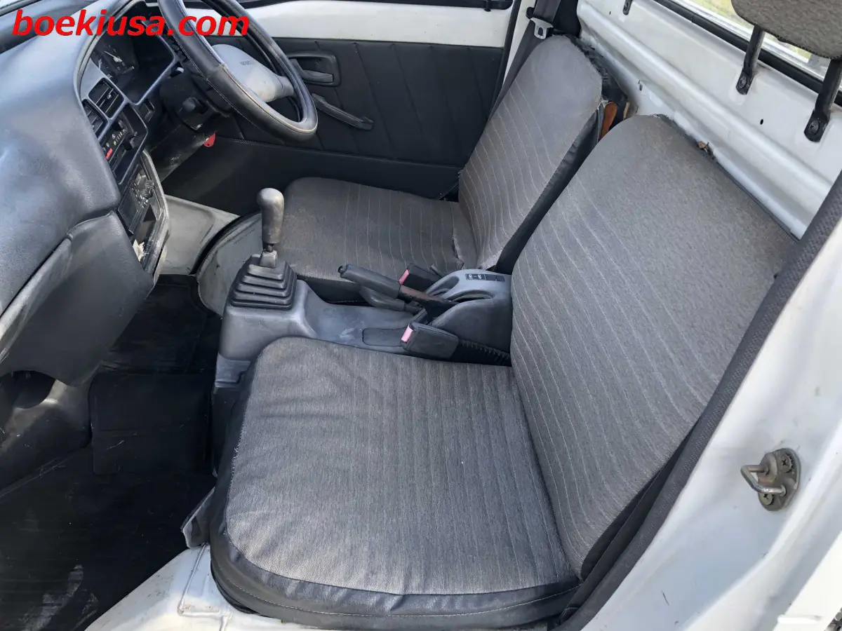 1994 Suzuki Carry 4x4, a white Kei Truck, for sale at Boeki USA in Paterson, NJ (photo 10 of 20)