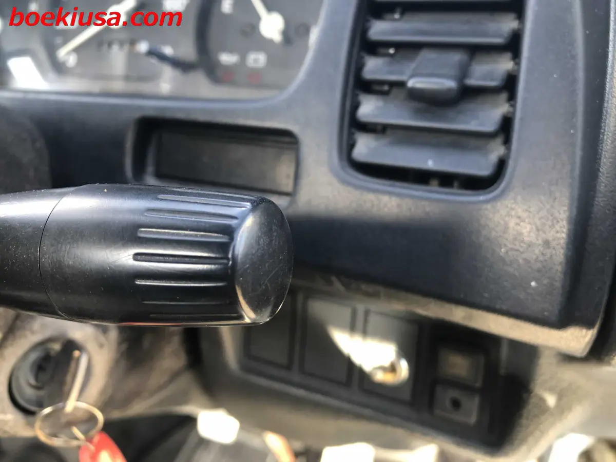 1994 Suzuki Carry 4x4, a white Kei Truck, for sale at Boeki USA in Paterson, NJ (photo 16 of 20)