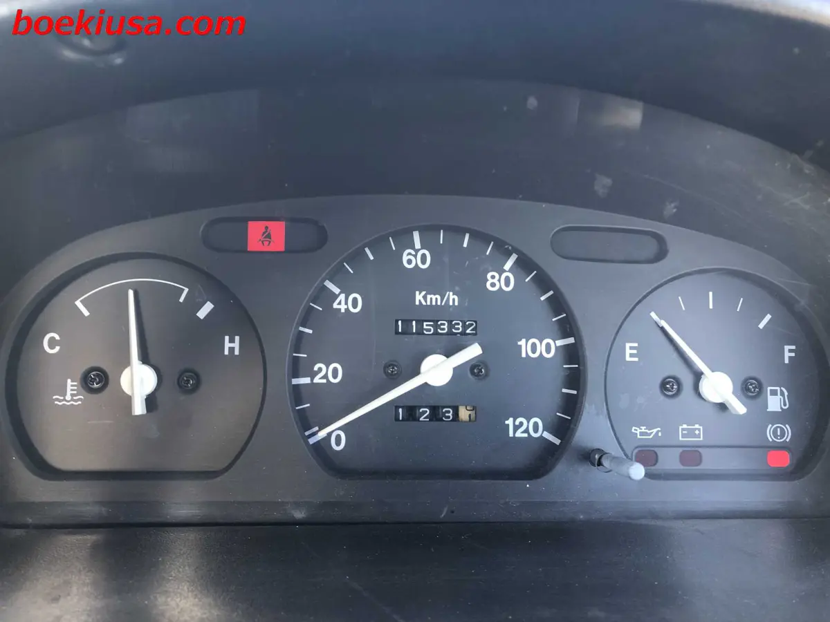 1994 Suzuki Carry 4x4, a white Kei Truck, for sale at Boeki USA in Paterson, NJ (photo 18 of 20)