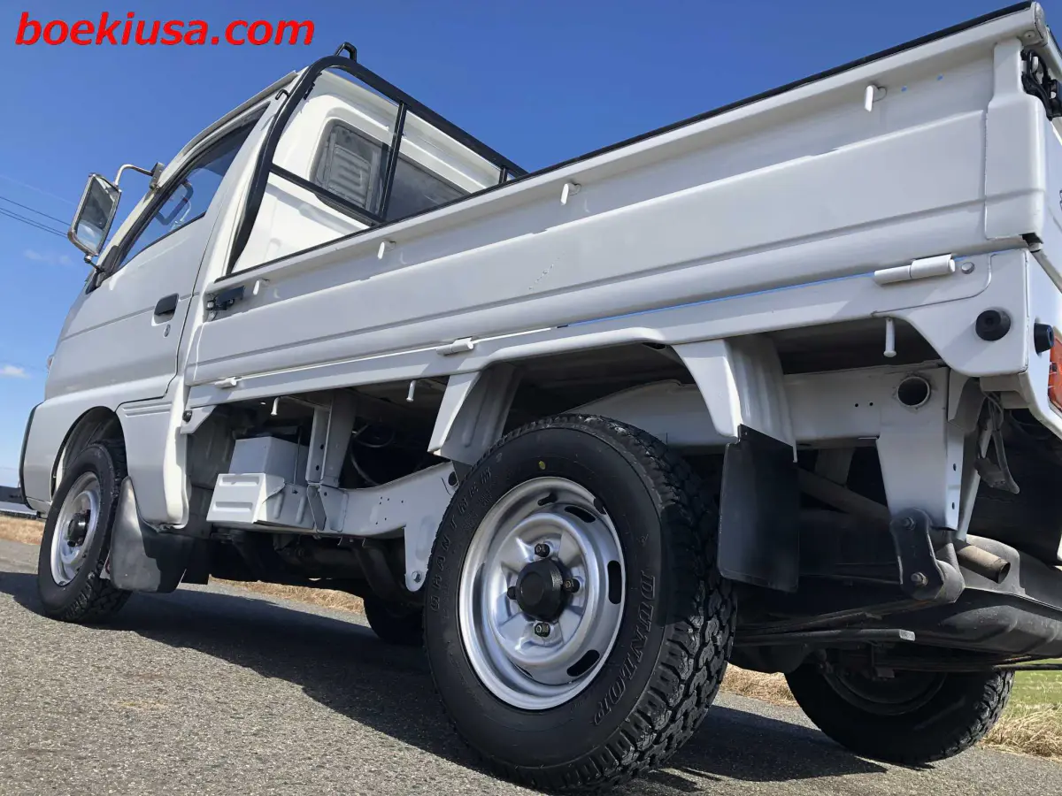 1994 Suzuki Carry 4x4, a white Kei Truck, for sale at Boeki USA in Paterson, NJ (photo 5 of 20)