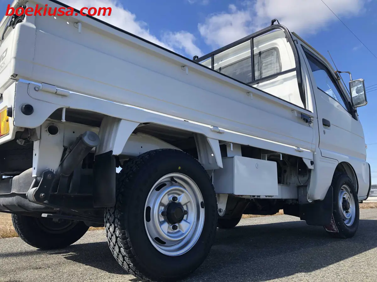 1994 Suzuki Carry 4x4, a white Kei Truck, for sale at Boeki USA in Paterson, NJ (photo 6 of 20)