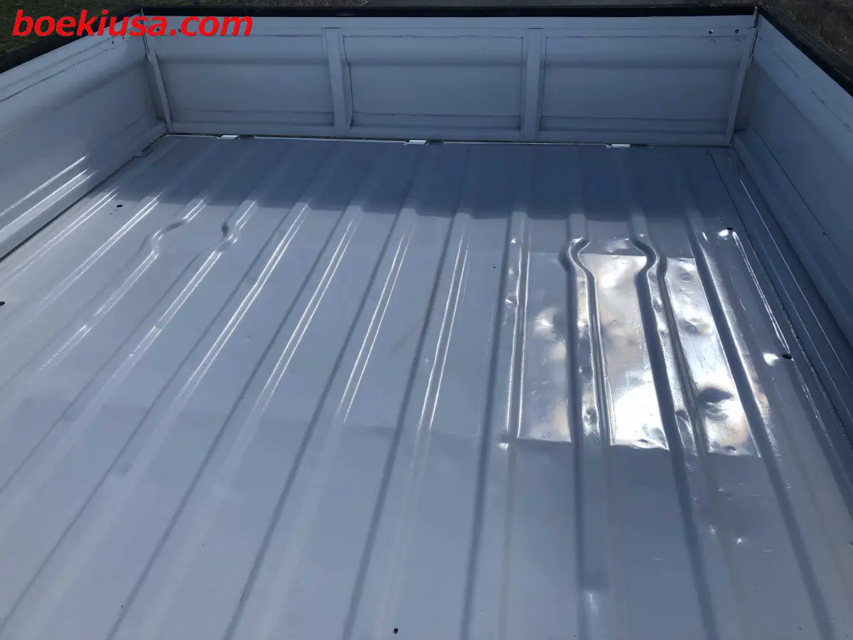 1994 Suzuki Carry 4x4, a white Kei Truck, for sale at Boeki USA in Paterson, NJ (photo 7 of 20)