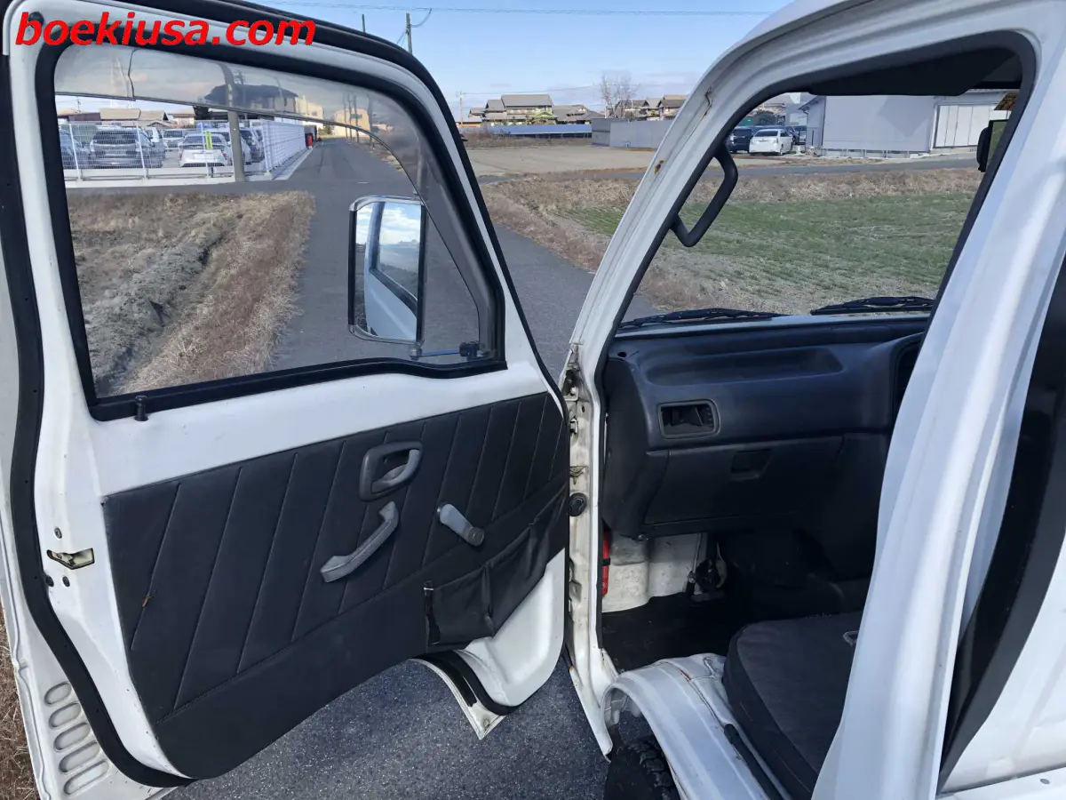 1994 Suzuki Carry 4x4, a white Kei Truck, for sale at Boeki USA in Paterson, NJ (photo 8 of 20)