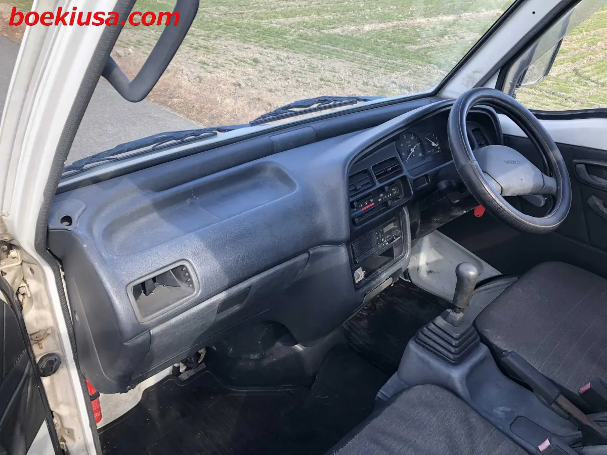 1994 Suzuki Carry 4x4, a white Kei Truck, for sale at Boeki USA in Paterson, NJ (photo 9 of 20)