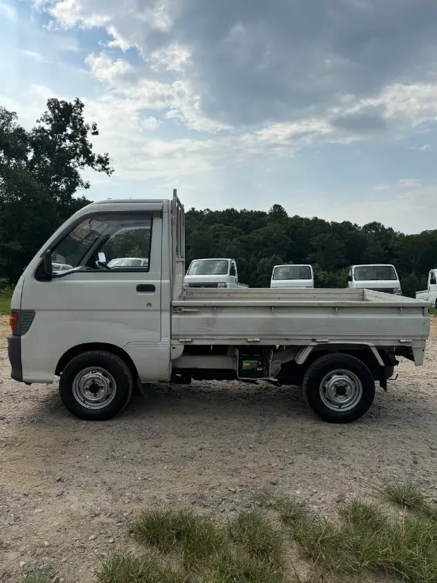 1995 Daihatsu Hijet 4WD, a white Kei Truck, for sale at Mayberry Mini Trucks in Mount Airy, NC (photo 9 of 18)