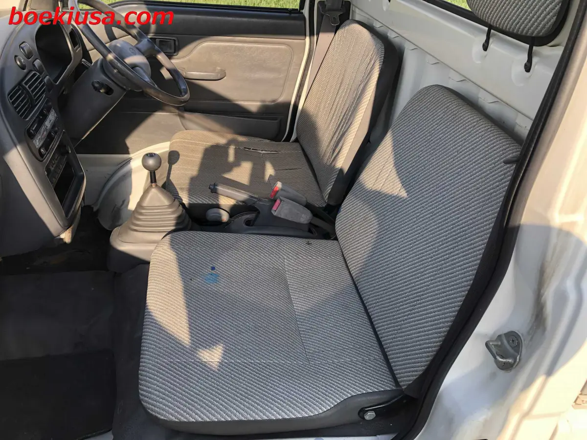 1995 Daihatsu Hijet 4x4, a white Kei Truck, for sale at Boeki USA in Paterson, NJ (photo 10 of 20)