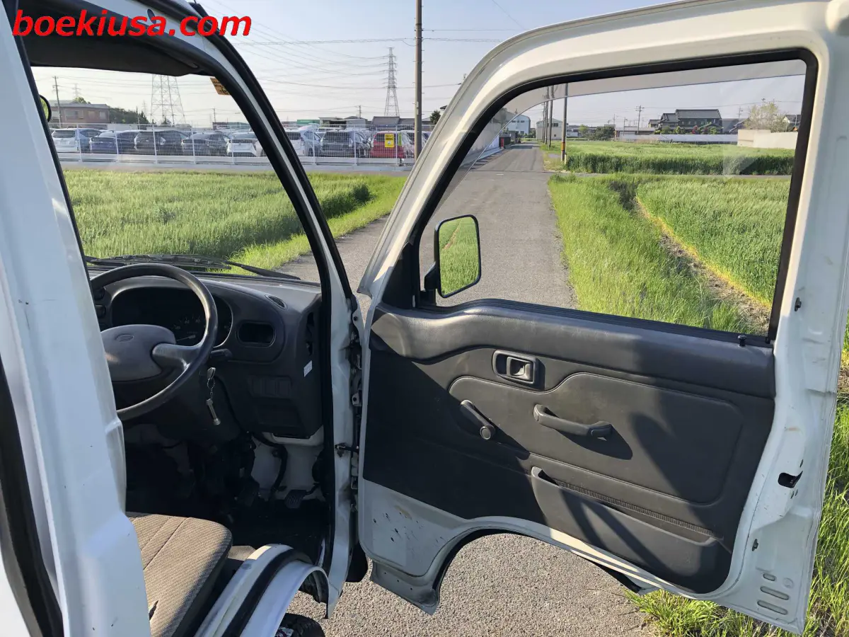 1995 Daihatsu Hijet 4x4, a white Kei Truck, for sale at Boeki USA in Paterson, NJ (photo 12 of 20)