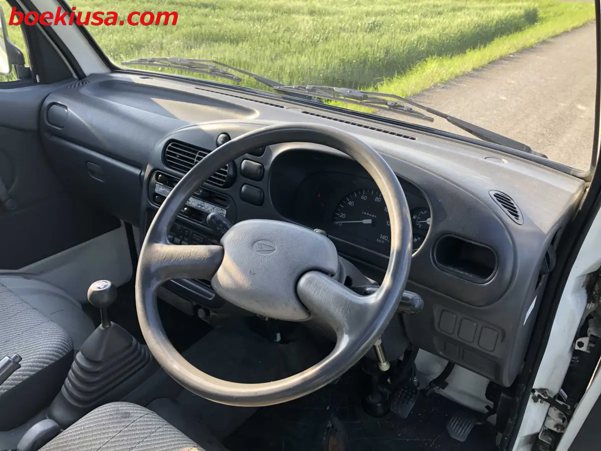 1995 Daihatsu Hijet 4x4, a white Kei Truck, for sale at Boeki USA in Paterson, NJ (photo 13 of 20)