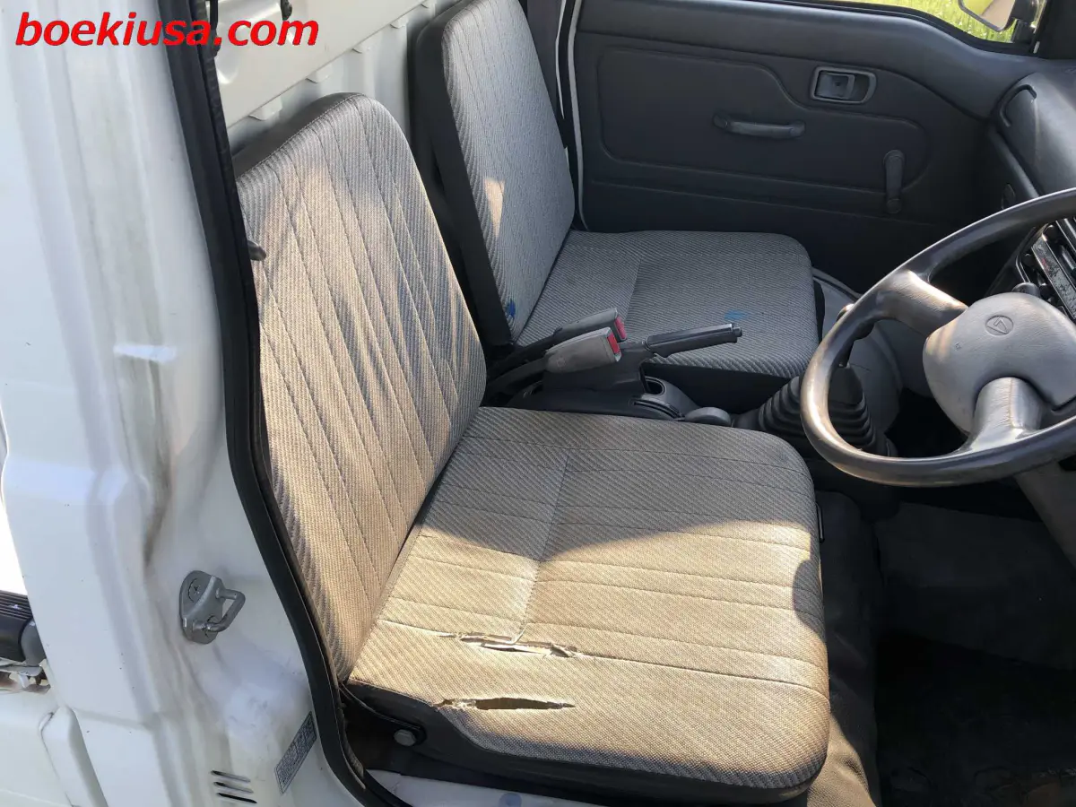 1995 Daihatsu Hijet 4x4, a white Kei Truck, for sale at Boeki USA in Paterson, NJ (photo 14 of 20)