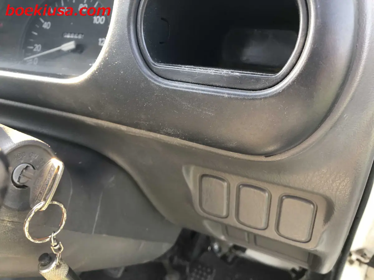 1995 Daihatsu Hijet 4x4, a white Kei Truck, for sale at Boeki USA in Paterson, NJ (photo 16 of 20)