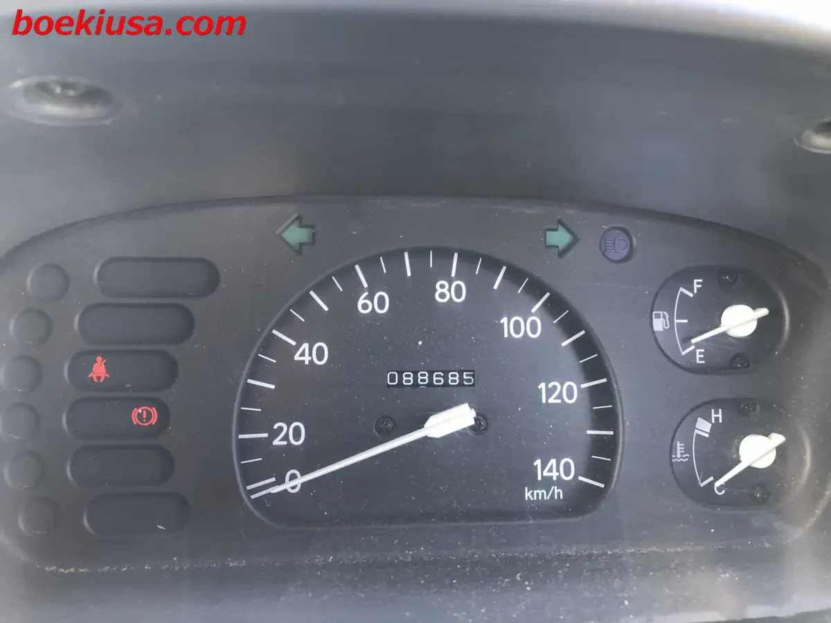1995 Daihatsu Hijet 4x4, a white Kei Truck, for sale at Boeki USA in Paterson, NJ (photo 18 of 20)