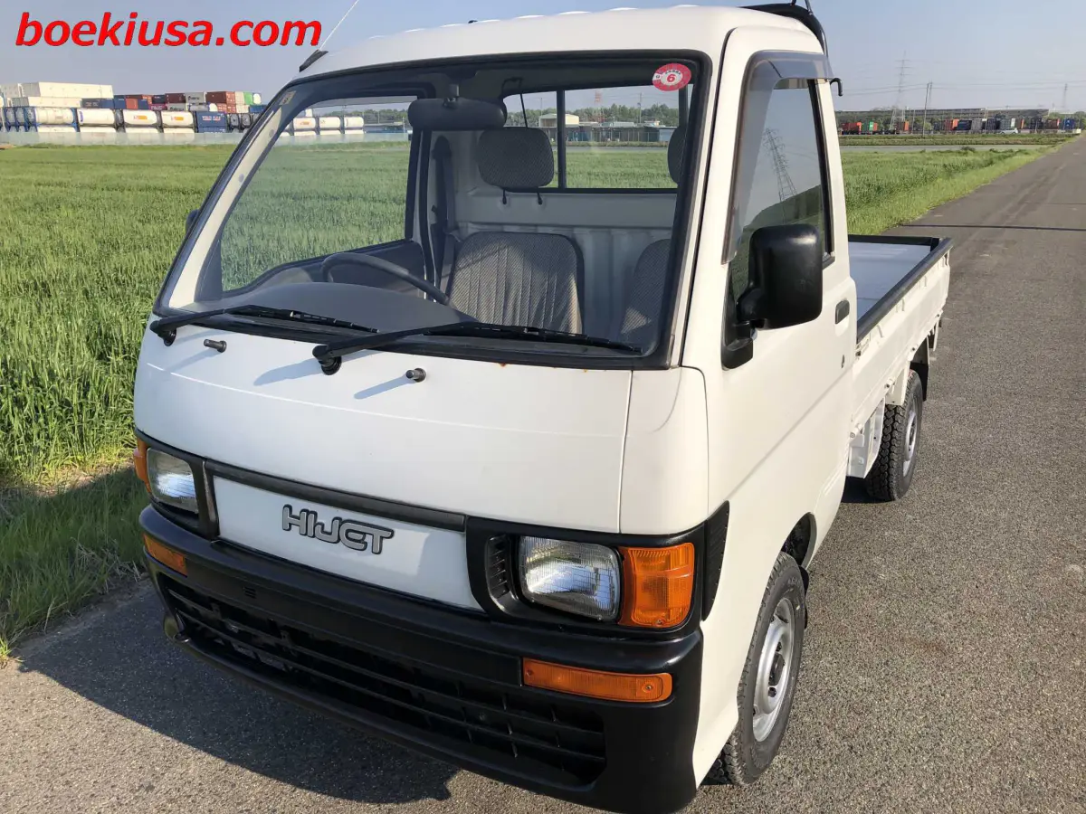 1995 Daihatsu Hijet 4x4, a white Kei Truck, for sale at Boeki USA in Paterson, NJ (photo 2 of 20)