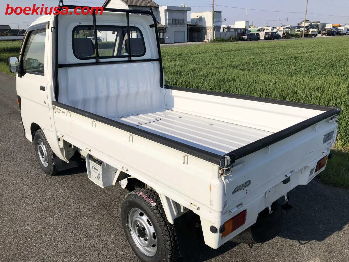 1995 Daihatsu Hijet 4x4, a white Kei Truck, for sale at Boeki USA in Paterson, NJ (photo 3 of 20)