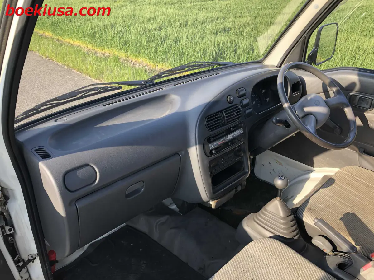 1995 Daihatsu Hijet 4x4, a white Kei Truck, for sale at Boeki USA in Paterson, NJ (photo 9 of 20)