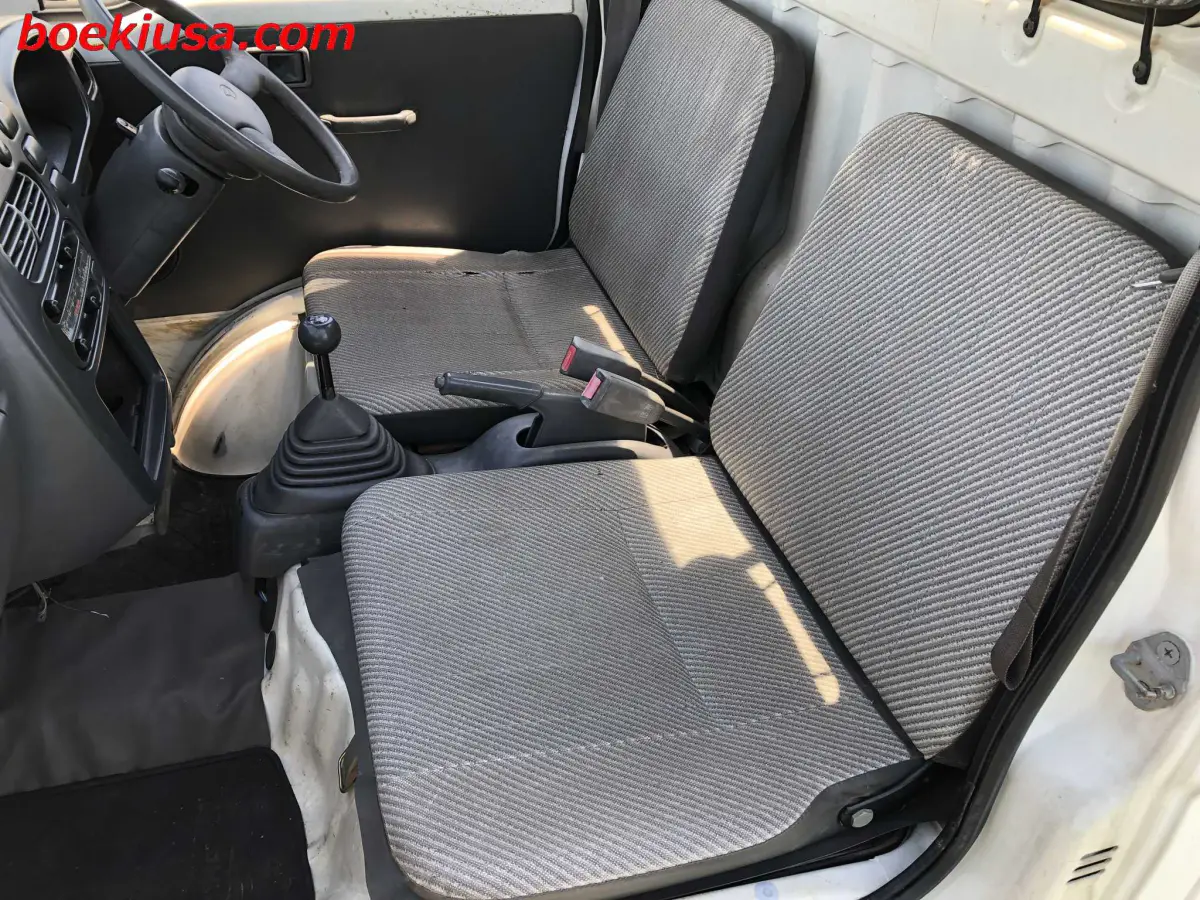 1995 Daihatsu Hijet 4x4, a white Kei Truck, for sale at Boeki USA in Paterson, NJ (photo 10 of 20)