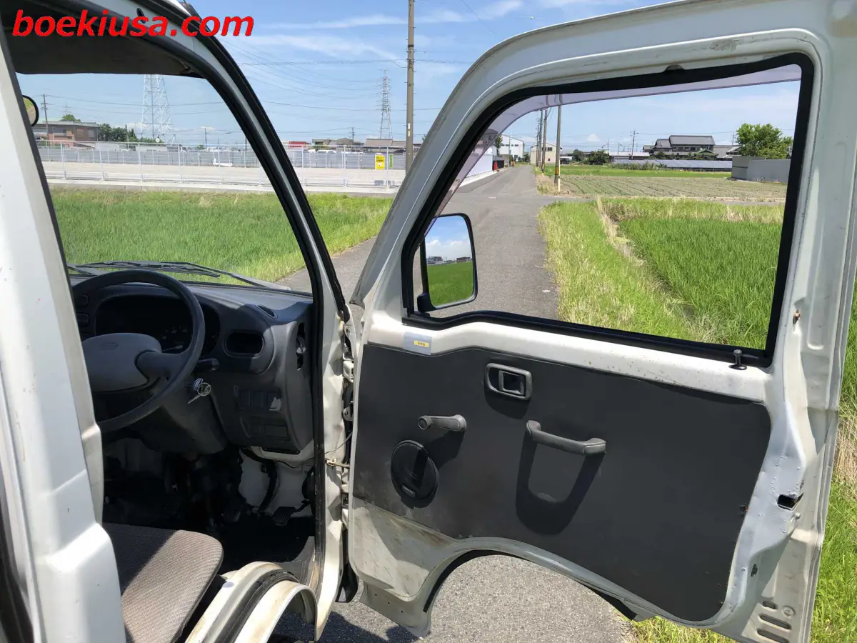 1995 Daihatsu Hijet 4x4, a white Kei Truck, for sale at Boeki USA in Paterson, NJ (photo 12 of 20)